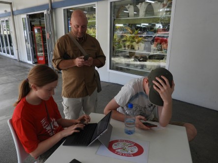 Neil Rowan Pippa - internet